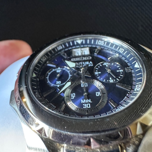 Seiko Black and Silver Men's Watch - Picture 5 of 5